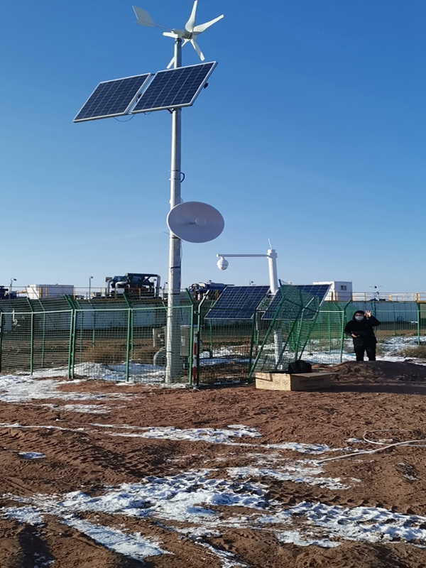 Inner Mongolia PetroChina uses Jichuang technology wind solar complementary wireless monitoring system ball machine