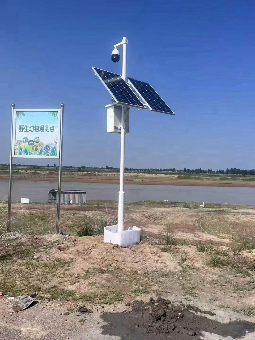 青海道路沿线安装太阳能无线监控系统